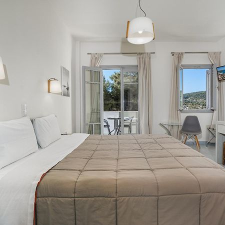 Erato Hotel Agia Marina  Екстериор снимка
