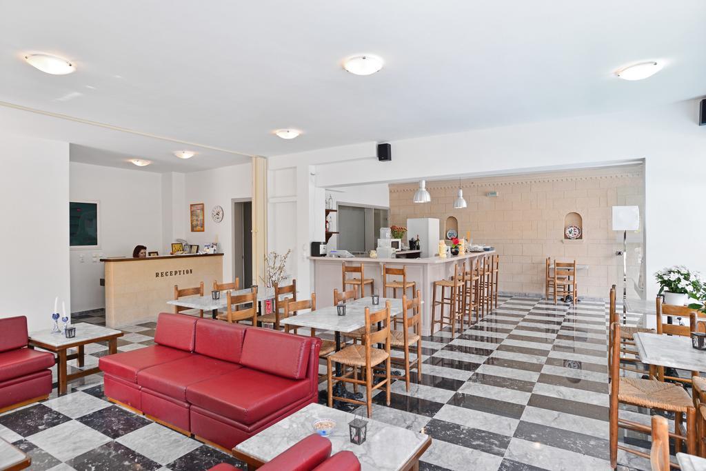 Erato Hotel Agia Marina  Екстериор снимка