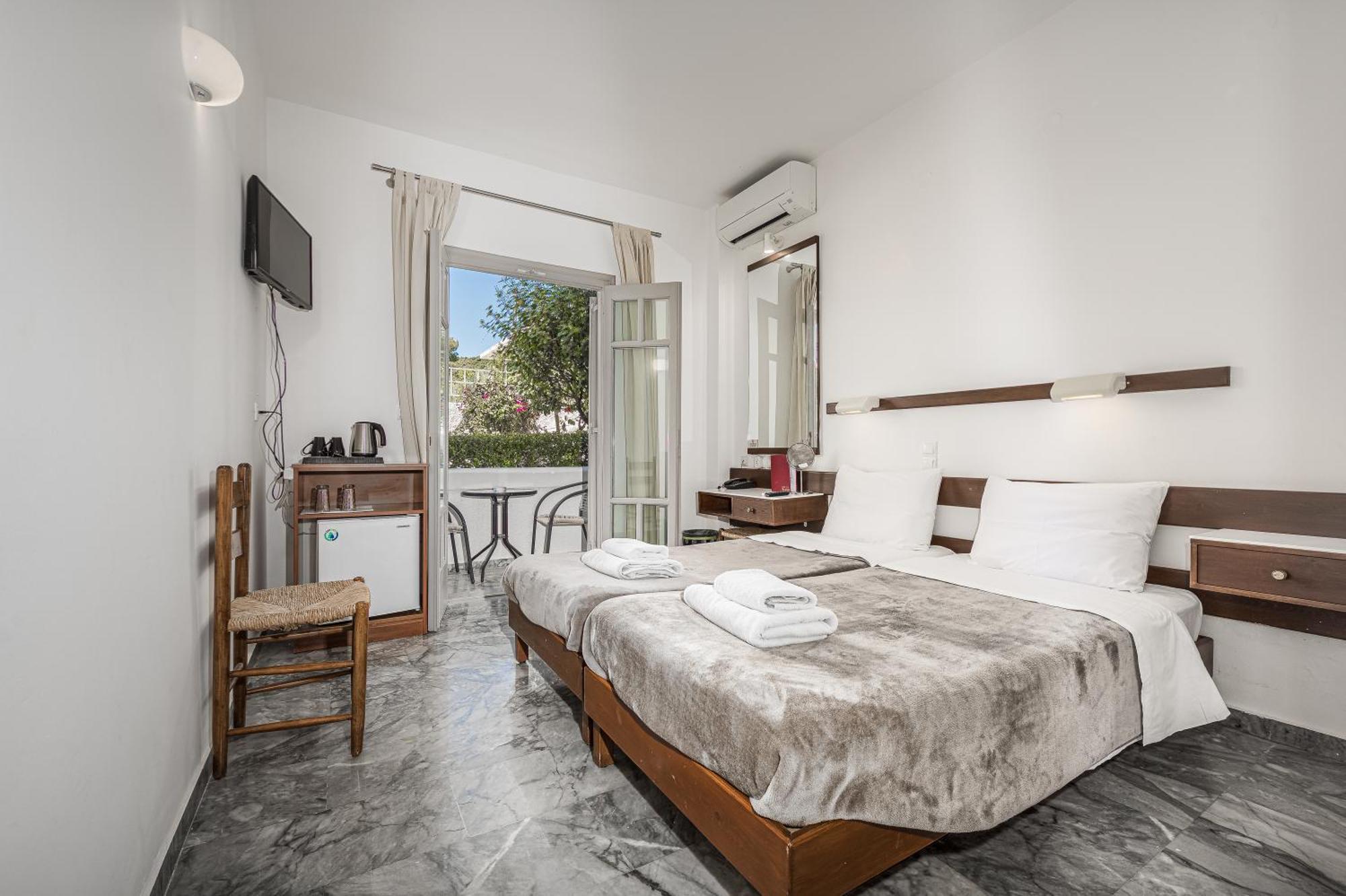 Erato Hotel Agia Marina  Екстериор снимка