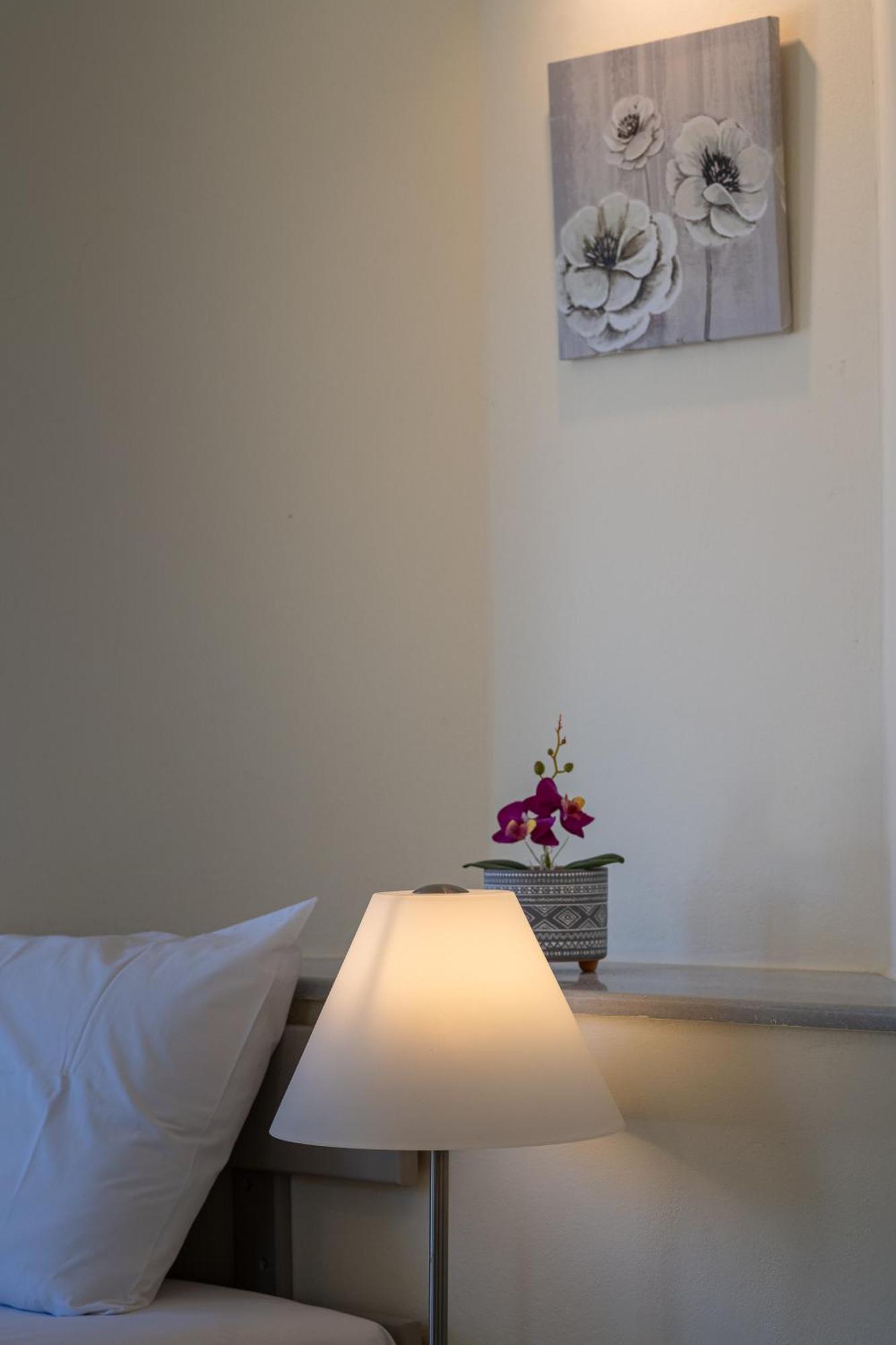 Erato Hotel Agia Marina  Екстериор снимка