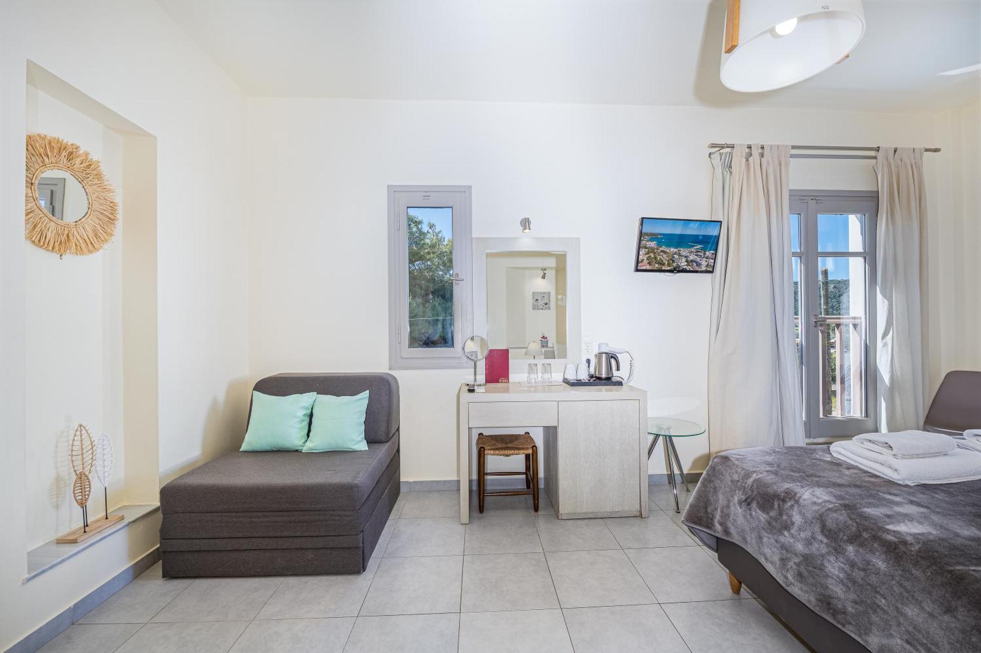 Erato Hotel Agia Marina  Екстериор снимка