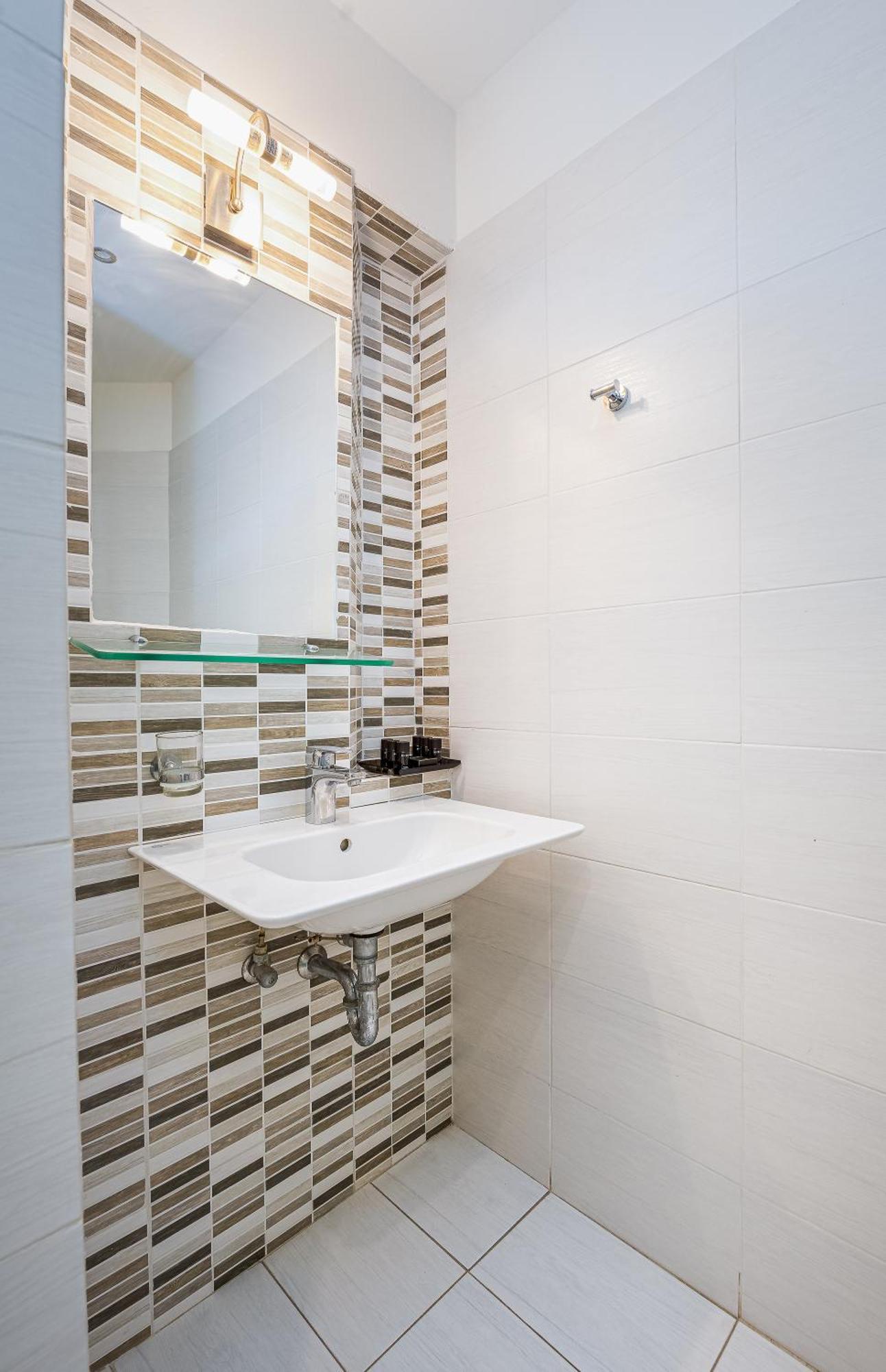 Erato Hotel Agia Marina  Екстериор снимка