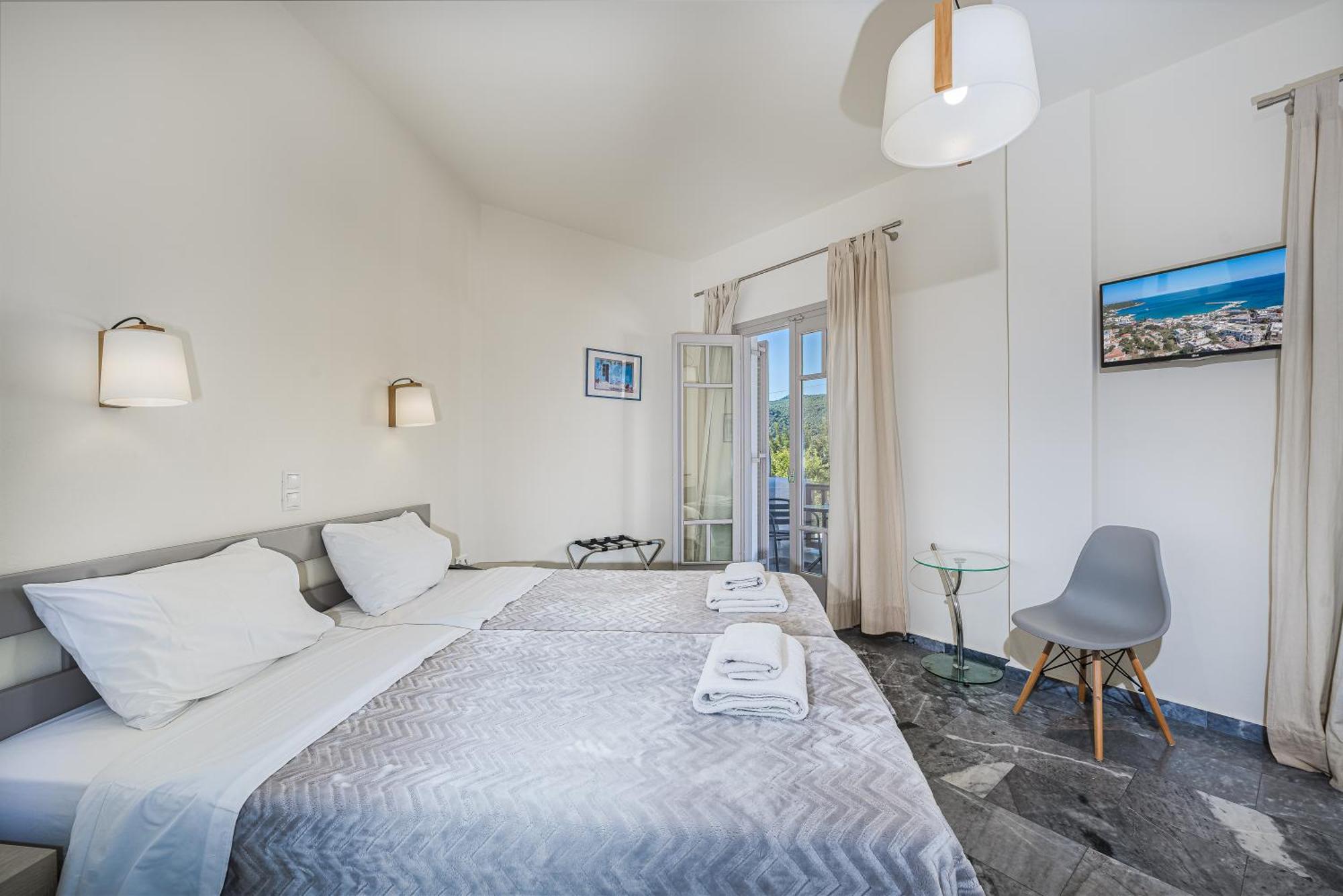 Erato Hotel Agia Marina  Екстериор снимка