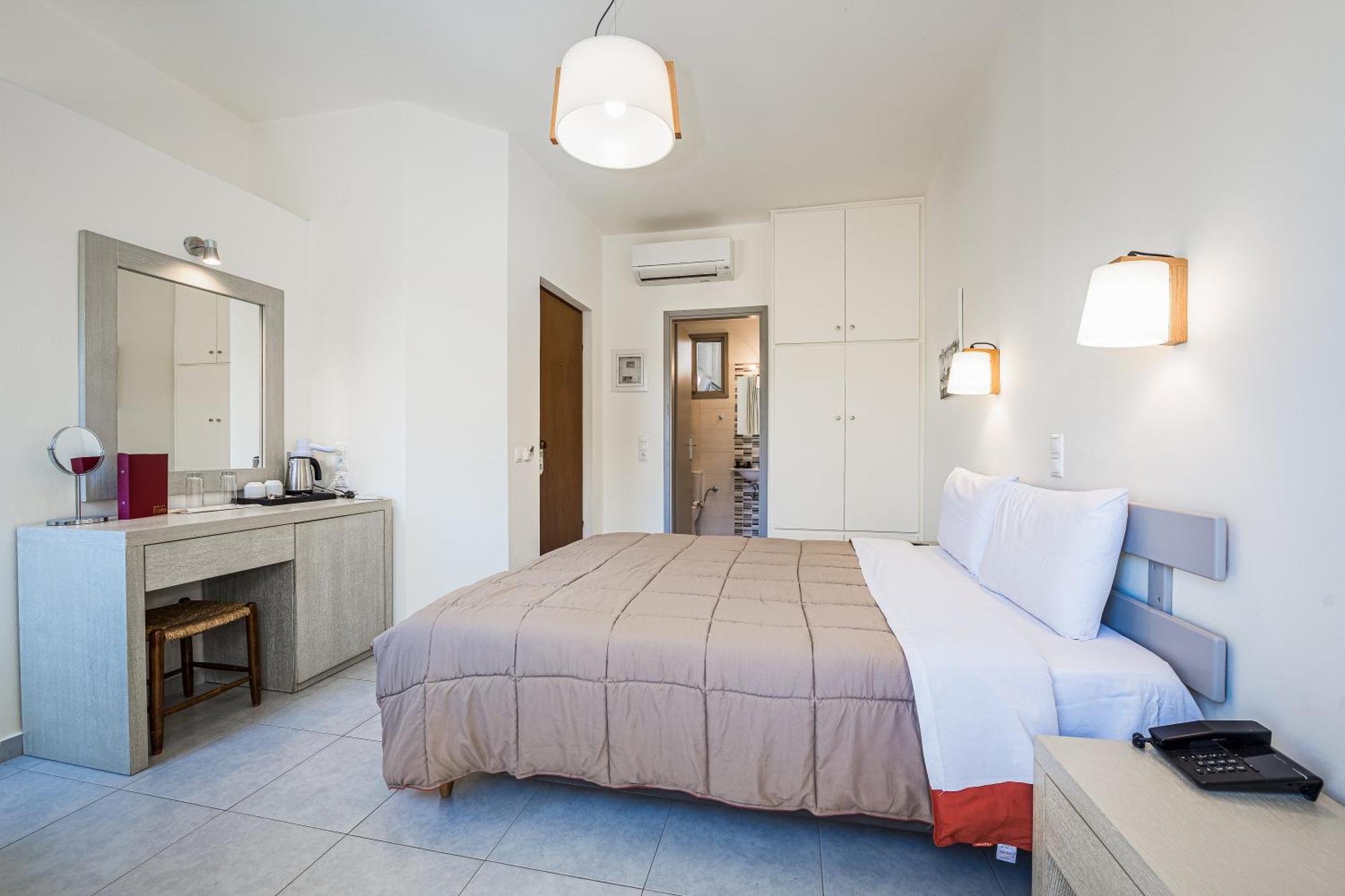 Erato Hotel Agia Marina  Екстериор снимка