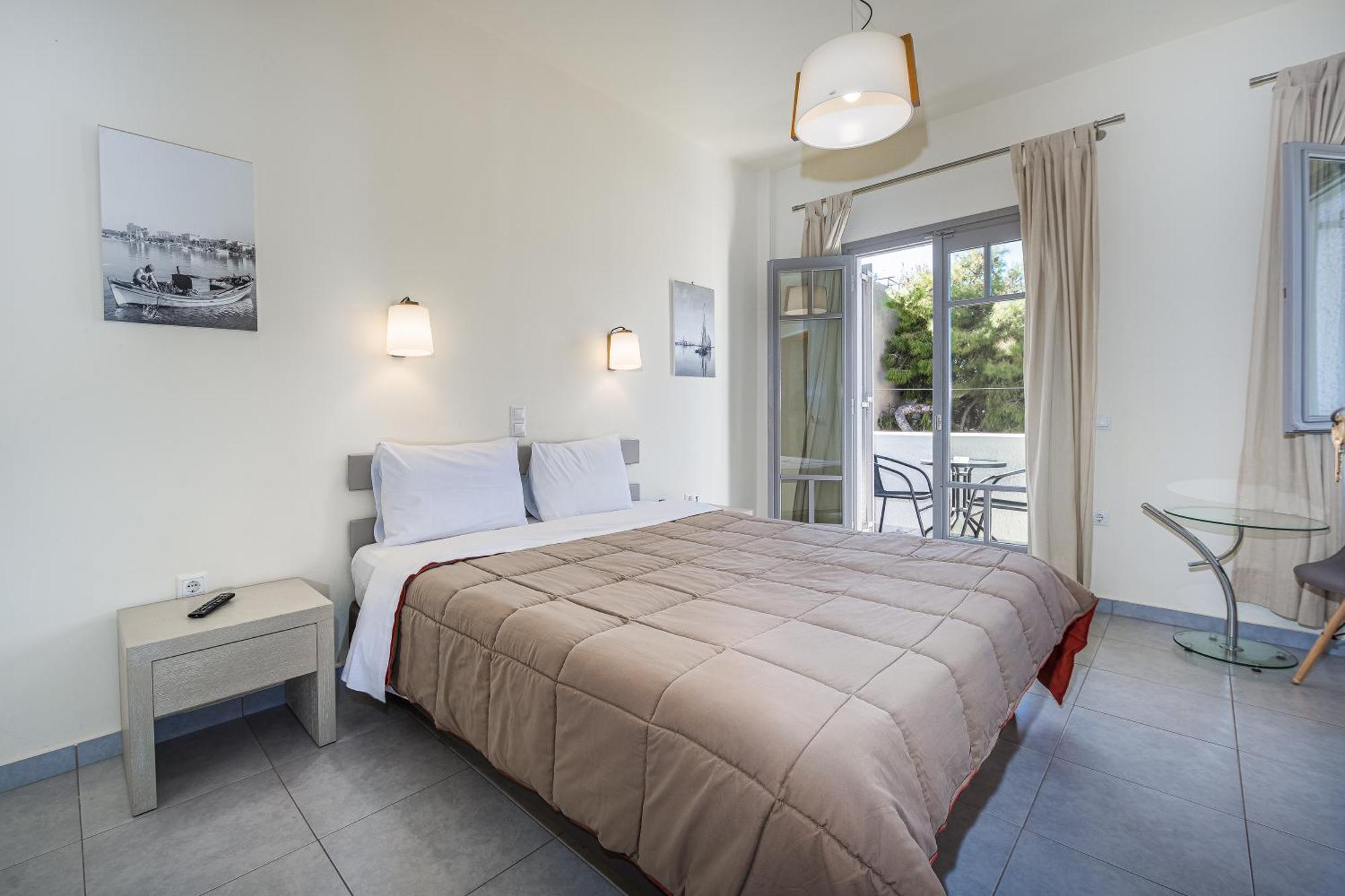 Erato Hotel Agia Marina  Екстериор снимка
