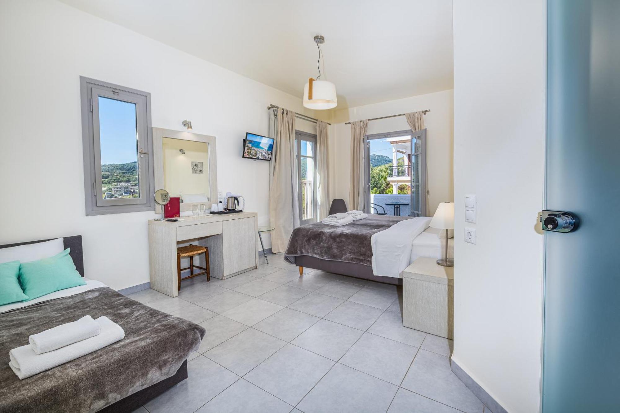 Erato Hotel Agia Marina  Екстериор снимка
