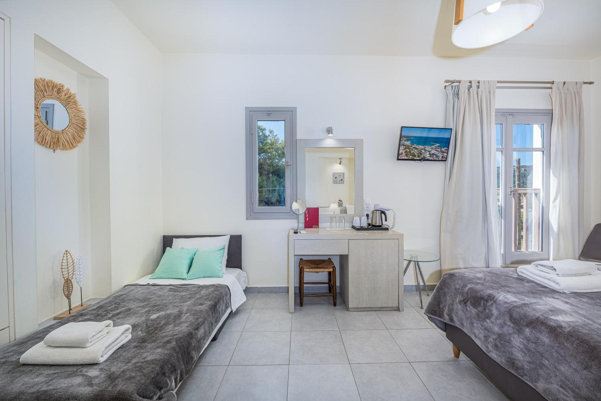 Erato Hotel Agia Marina  Екстериор снимка