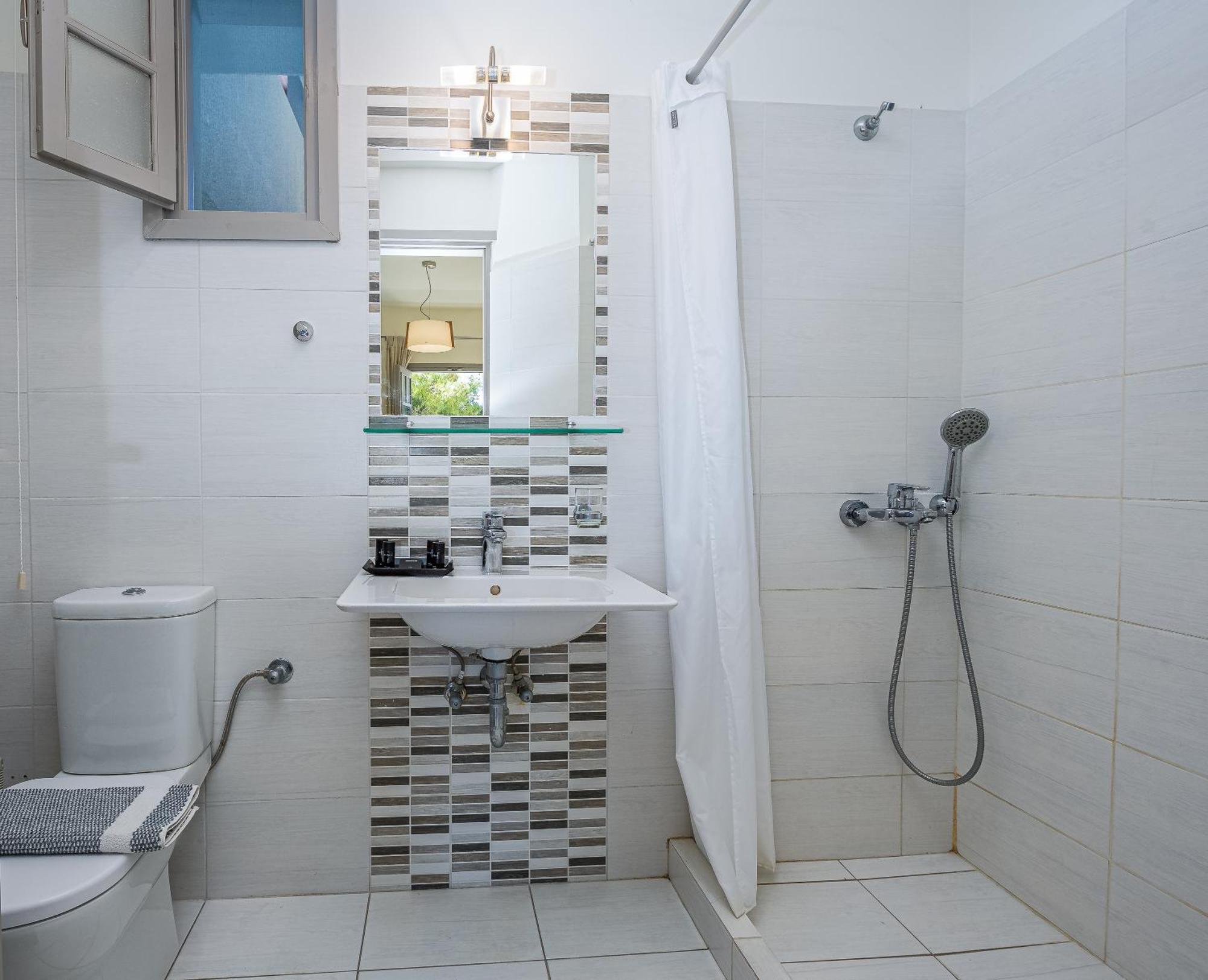 Erato Hotel Agia Marina  Екстериор снимка