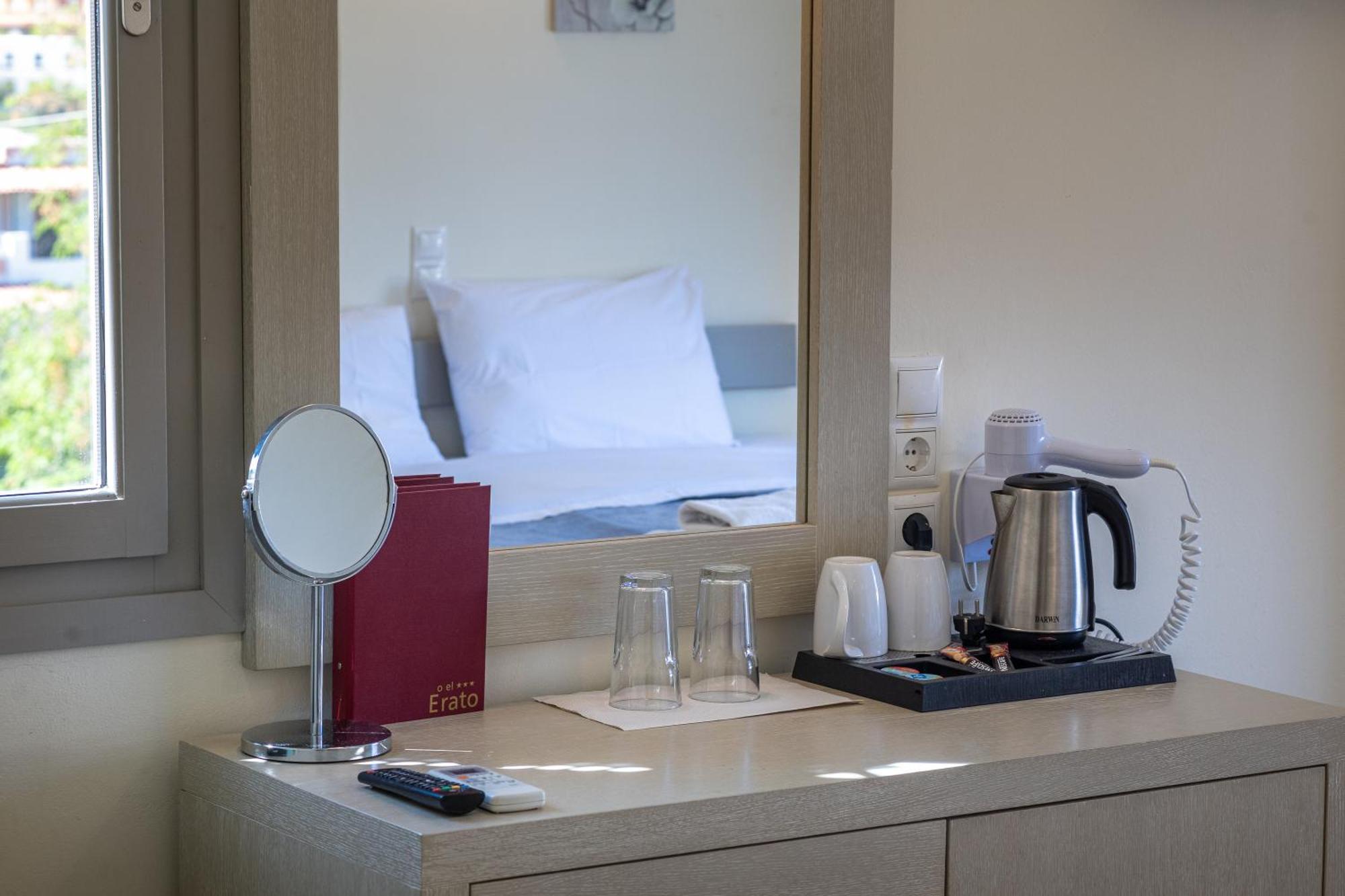 Erato Hotel Agia Marina  Екстериор снимка