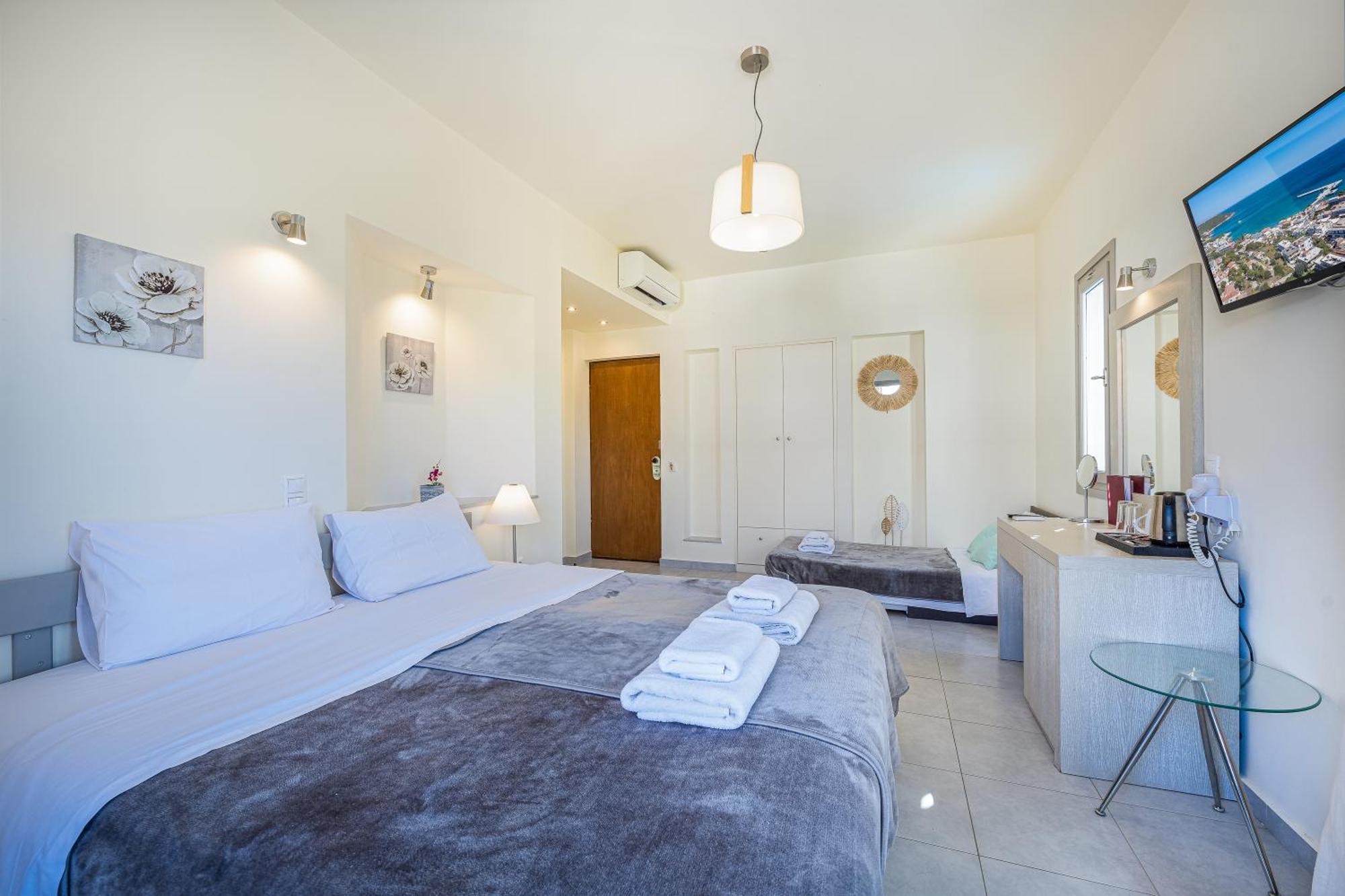 Erato Hotel Agia Marina  Екстериор снимка
