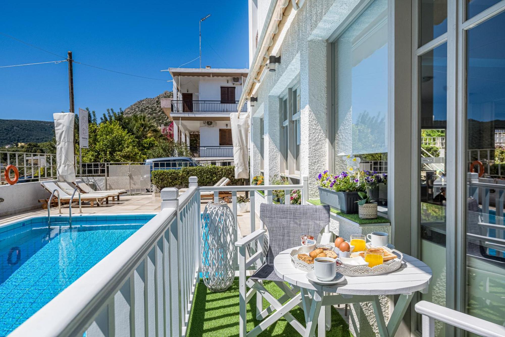 Erato Hotel Agia Marina  Екстериор снимка